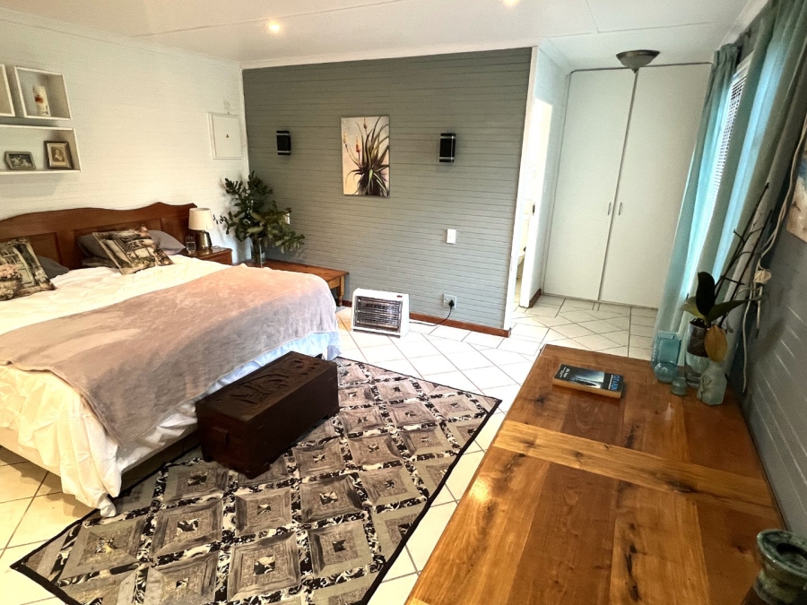 2 Bedroom Property for Sale in Harkerville A H Western Cape